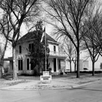 Знаме пред къща, Dwight D. Aisenhower Family Home, Abilene, Kansas, САЩ Poster Print