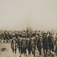 Изглед отзад на войниците на експедиционните сили на САЩ по време на историята на Първата световна война